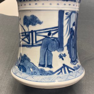 A Chinese blue and white 'gu' vase with figurative design, Kangxi — 照片 28