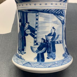 A Chinese blue and white 'gu' vase with figurative design, Kangxi — 照片 31