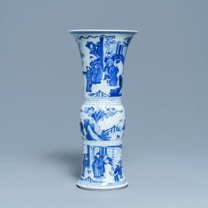 A Chinese blue and white 'gu' vase with figurative design, Kangxi — 照片 4