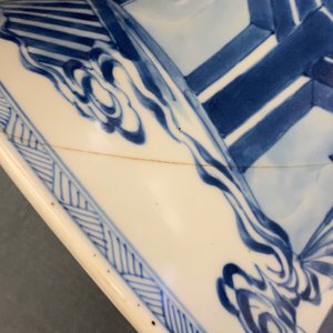 A Chinese blue and white gu vase with figurative design, Kangxi — 照片 9