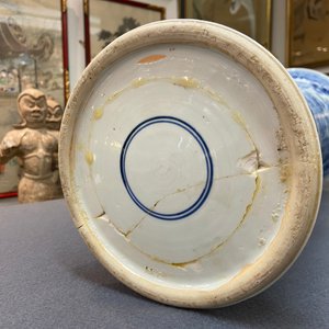 A Chinese blue and white 'gu' vase with floral and lanscape panels, Kangxi — 照片 13