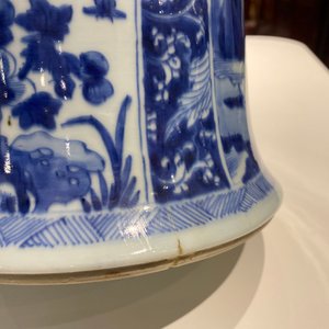 A Chinese blue and white 'gu' vase with floral and lanscape panels, Kangxi — 照片 28