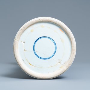 A Chinese blue and white 'gu' vase with floral and lanscape panels, Kangxi — 照片 6