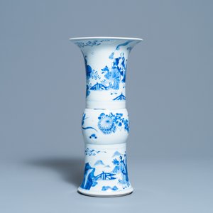 A Chinese blue and white 'gu' vase with immortals, Kangxi — 照片 4
