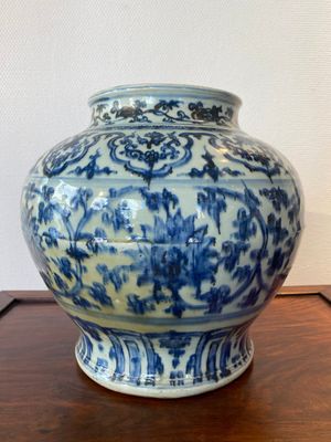 A Chinese blue and white 'guan' jar with lotus scrolls, Ming — photo 2