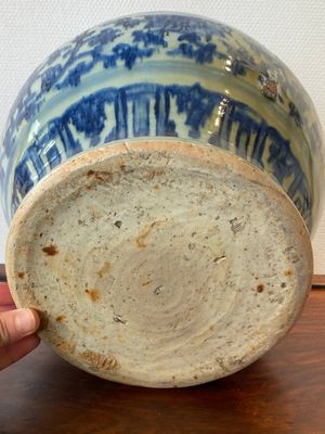 A Chinese blue and white 'guan' jar with lotus scrolls, Ming — photo 8