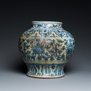 A Chinese blue and white 'guan' jar with lotus scrolls, Ming — photo 3