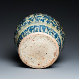 A Chinese blue and white 'guan' jar with lotus scrolls, Ming — photo 6