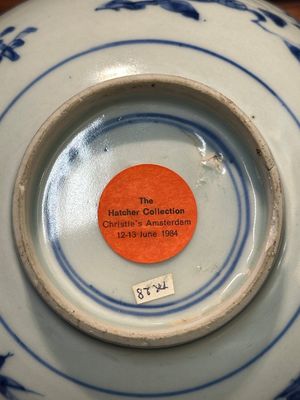 A Chinese blue and white 'Hatcher cargo' bowl with floral design, Transitional period — photo 13