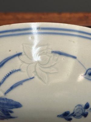 A Chinese blue and white 'Hatcher cargo' bowl with floral design, Transitional period — photo 10