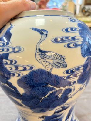 A Chinese blue and white 'He Lu Tong Chun 鶴鹿同春' vase and a wooden cover, Kangxi — 照片 11