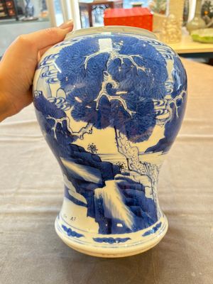 A Chinese blue and white 'He Lu Tong Chun 鶴鹿同春' vase and a wooden cover, Kangxi — 照片 3