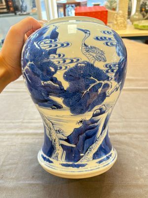 A Chinese blue and white 'He Lu Tong Chun 鶴鹿同春' vase and a wooden cover, Kangxi — 照片 4