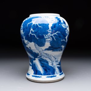 A Chinese blue and white 'He Lu Tong Chun 鶴鹿同春' vase and a wooden cover, Kangxi — 照片 5
