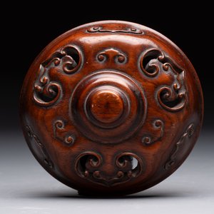 A Chinese blue and white 'He Lu Tong Chun 鶴鹿同春' vase and a wooden cover, Kangxi — 照片 8