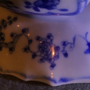 A Chinese blue and white heart-shaped spittoon, Kangxi — 照片 12