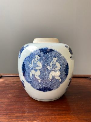 A Chinese blue and white 'Hehe Erxian' jar, Kangxi — 照片 1