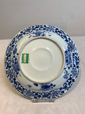 A Chinese blue and white 'heightened medallion' dish and a 'hunting' dish, Chenghua mark, Kangxi/Yongzheng — photo 10