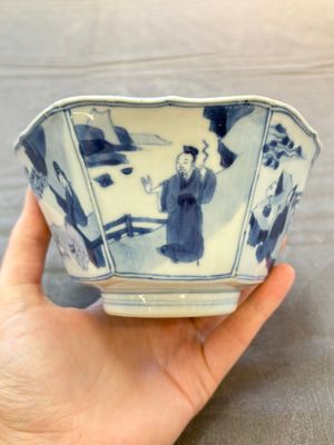 A Chinese blue and white hexagonal bowl and an octagonal bowl, Tianqi/Kangxi — foto 1