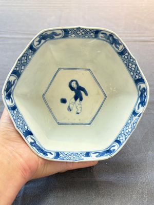 A Chinese blue and white hexagonal bowl and an octagonal bowl, Tianqi/Kangxi — foto 7