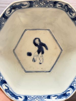 A Chinese blue and white hexagonal bowl and an octagonal bowl, Tianqi/Kangxi — foto 8