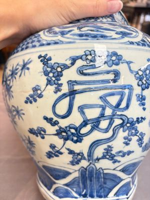 A Chinese blue and white hexagonal 'Three Friends of Winter' and 'shou 壽' vase, Wanli — photo 7