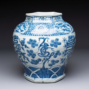 A Chinese blue and white hexagonal 'Three Friends of Winter' and 'shou 壽' vase, Wanli — photo 1