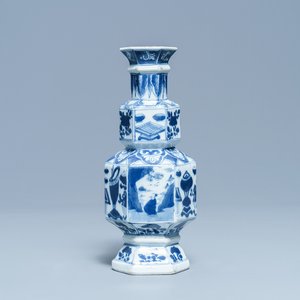 A Chinese blue and white hexagonal triple gourd vase, Kangxi — photo 1