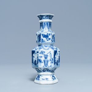 A Chinese blue and white hexagonal triple gourd vase, Kangxi — photo 4