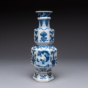 A Chinese blue and white hexagonal vase with figures and antiquities, Kangxi — photo 1
