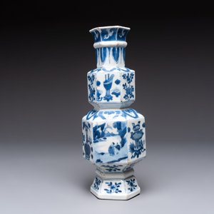 A Chinese blue and white hexagonal vase with figures and antiquities, Kangxi — photo 3