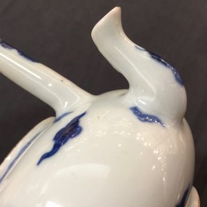 A Chinese blue and white high-handled dragons teapot, Kangxi — photo 12
