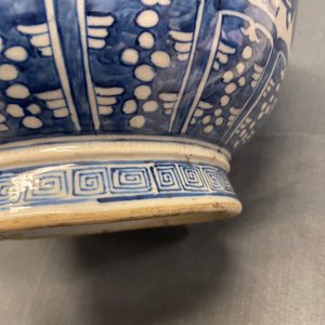 A Chinese blue and white 'hu' vase with floral design, Qianlong mark, 19th C. — 照片 17