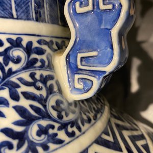 A Chinese blue and white 'hu' vase with lotus scrolls, 19th C. — 照片 13