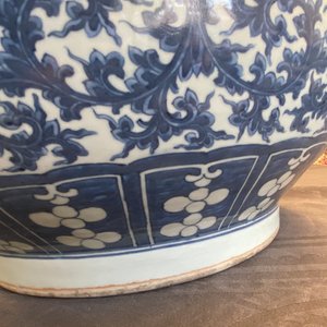 A Chinese blue and white 'hu' vase with lotus scrolls, 19th C. — 照片 14