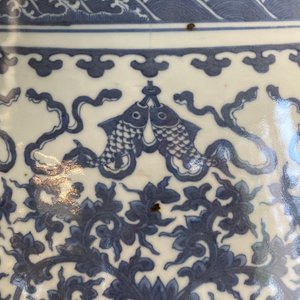A Chinese blue and white 'hu' vase with lotus scrolls, 19th C. — 照片 8
