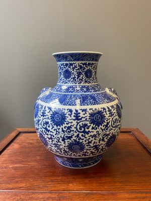 A Chinese blue and white 'hu' vase with lotus scrolls, Qianlong mark, 19th C. — photo 1