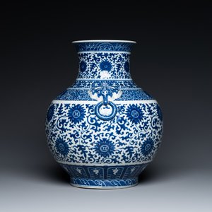 A Chinese blue and white 'hu' vase with lotus scrolls, Qianlong mark, 19th C. — photo 3