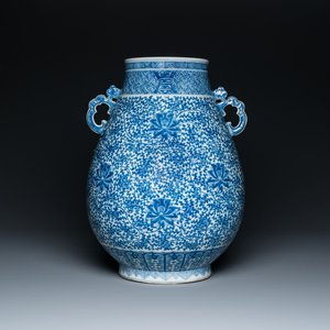 A Chinese blue and white 'hu' vase with lotus scrolls, Qianlong mark, 19th C. — 照片 1