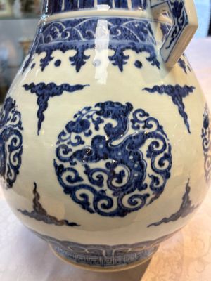 A Chinese blue and white 'Hu' vase with phoenixes, Qianlong — photo 11