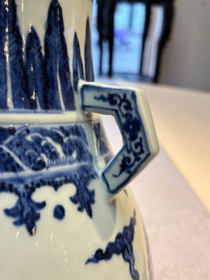 A Chinese blue and white 'Hu' vase with phoenixes, Qianlong — photo 16