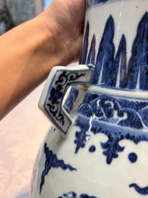 A Chinese blue and white 'Hu' vase with phoenixes, Qianlong — photo 17