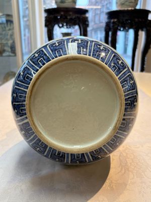 A Chinese blue and white 'Hu' vase with phoenixes, Qianlong — photo 8