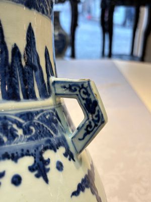 A Chinese blue and white 'Hu' vase with phoenixes, Qianlong — photo 10