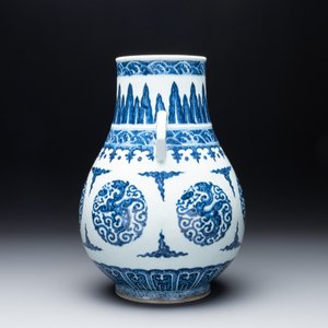 A Chinese blue and white 'Hu' vase with phoenixes, Qianlong — photo 4