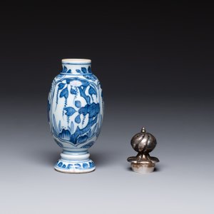 A Chinese blue and white 'hunting scene' 'klapmuts' bowl and a vase with a silver cover, Kangxi — 照片 3