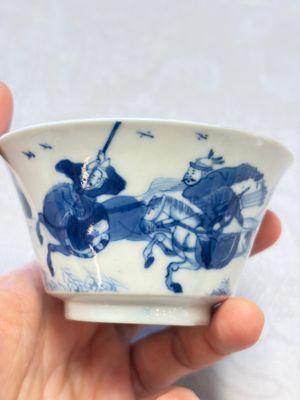 A Chinese blue and white 'Hunting Scene' tea bowl and saucer — photo 3