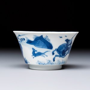 A Chinese blue and white 'Hunting Scene' tea bowl and saucer — photo 7