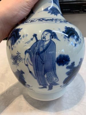 A Chinese blue and white 'immortals' bottle vase, Transitional period — photo 10