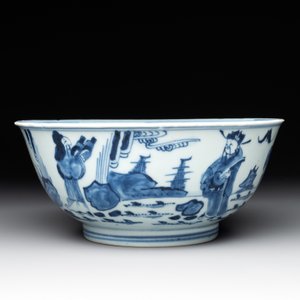 A Chinese blue and white 'immortals' bowl, Yongzheng/Qianlong — photo 2